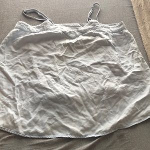 Cute top size small like a white blue color